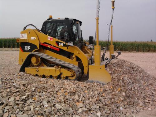 Mini dozer con sistema autolivellante